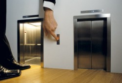 В Севастополе устанавливают «антивандальные» лифты